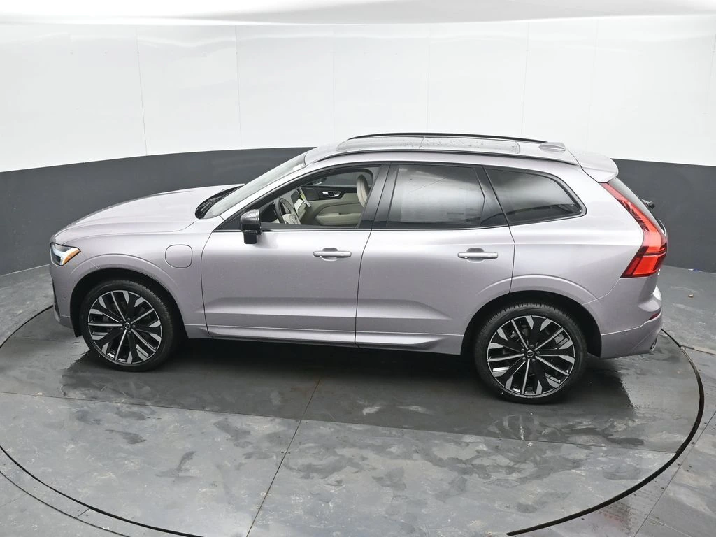 2026 Volvo - image 35