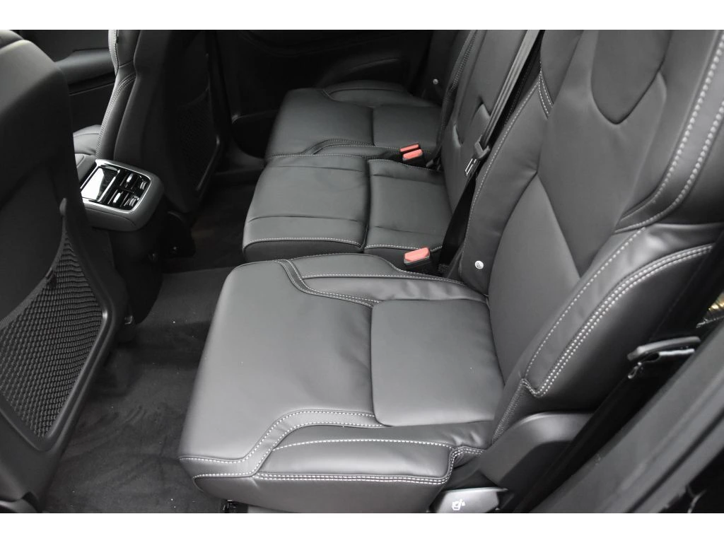 2026 Volvo - image 14