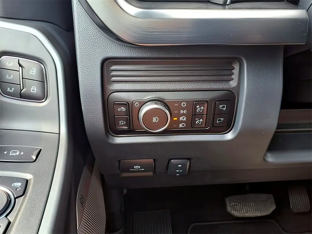 2025 Ford F-250 Lariat photo 18
