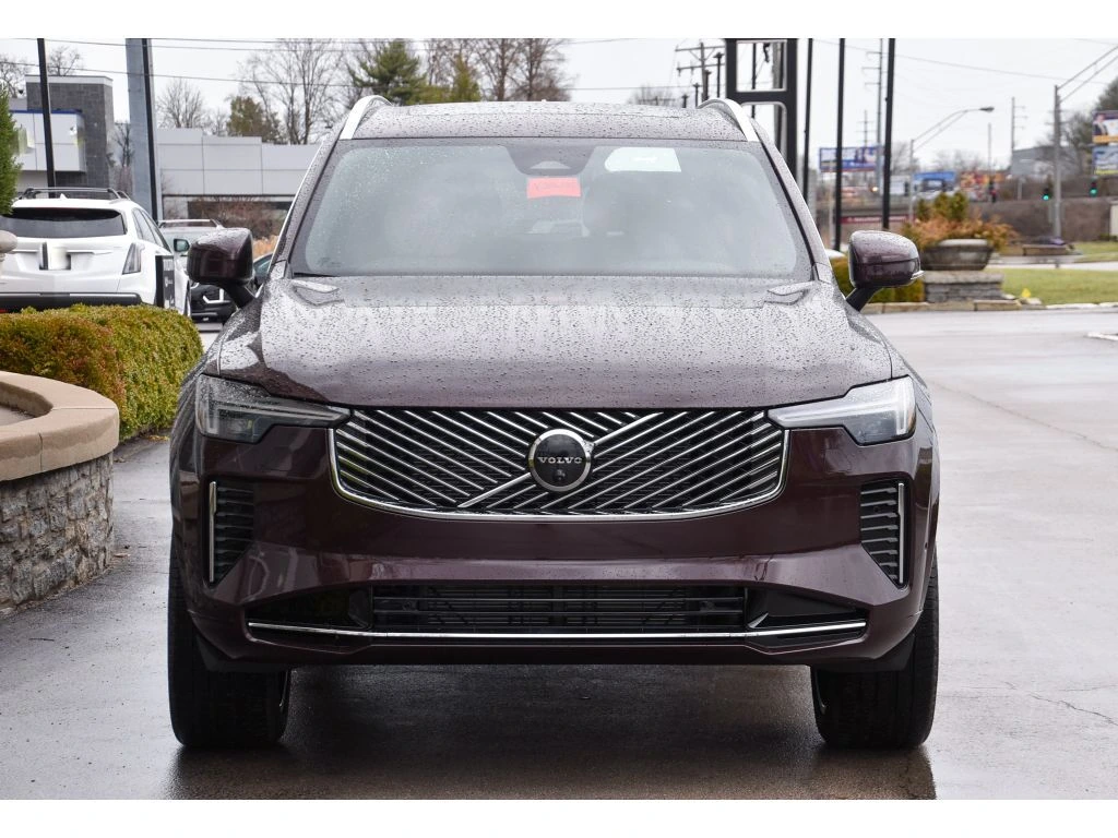 2026 Volvo - image 9