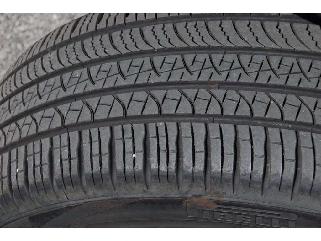 2025 Volvo - image 9