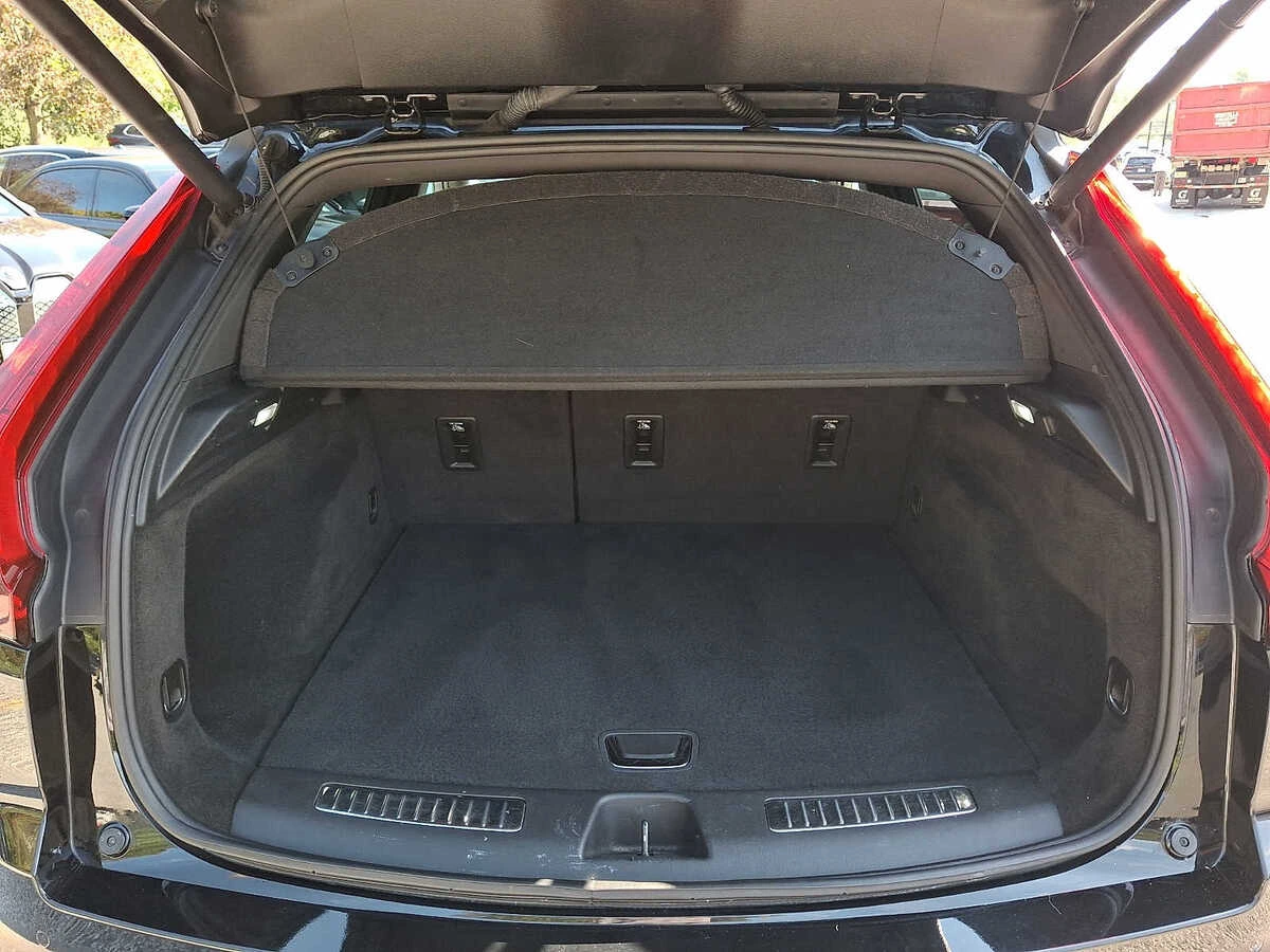 2025 Cadillac XT4 Premium Luxury - Photo 31