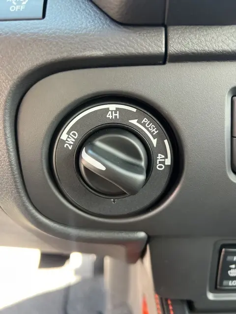 2026 Nissan Frontier PRO-4X photo 15