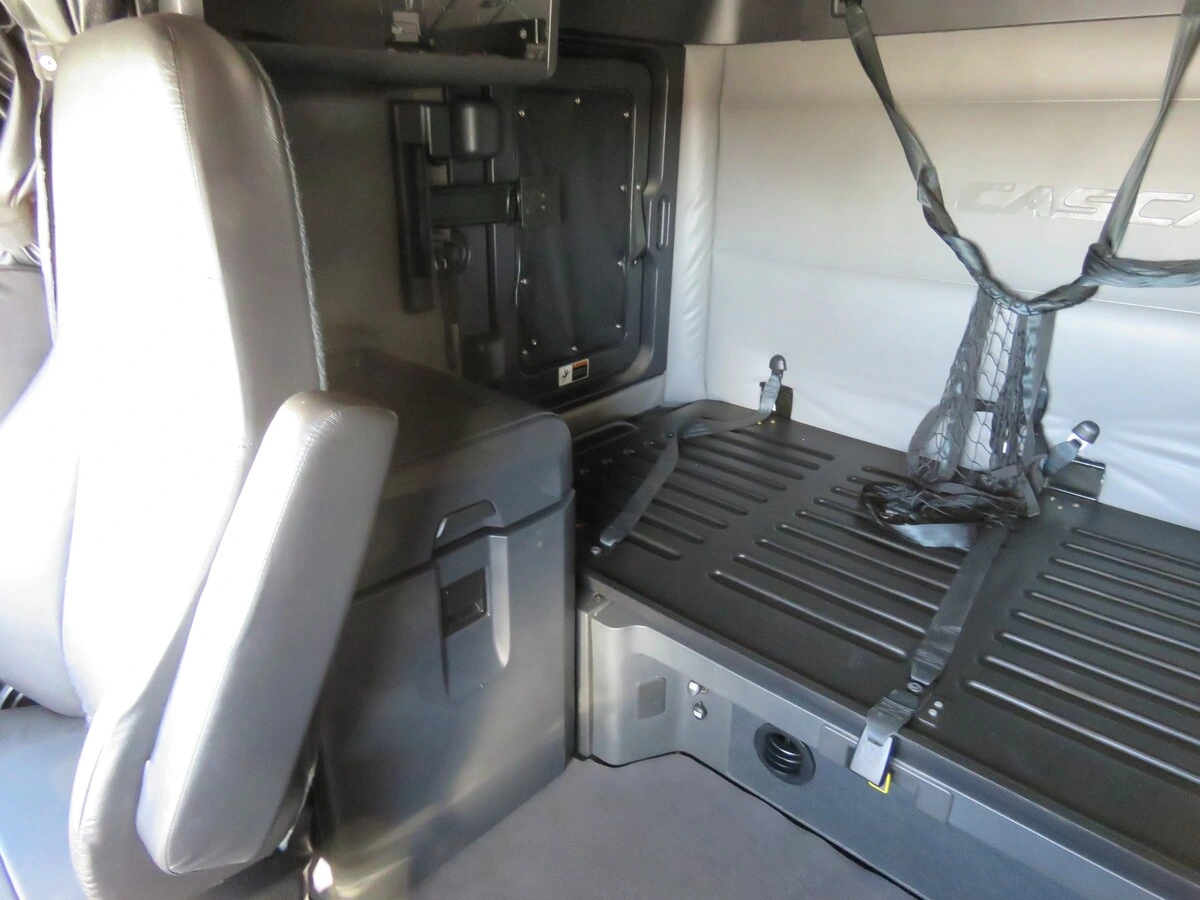 2022 Freightliner Cascadia - image 16