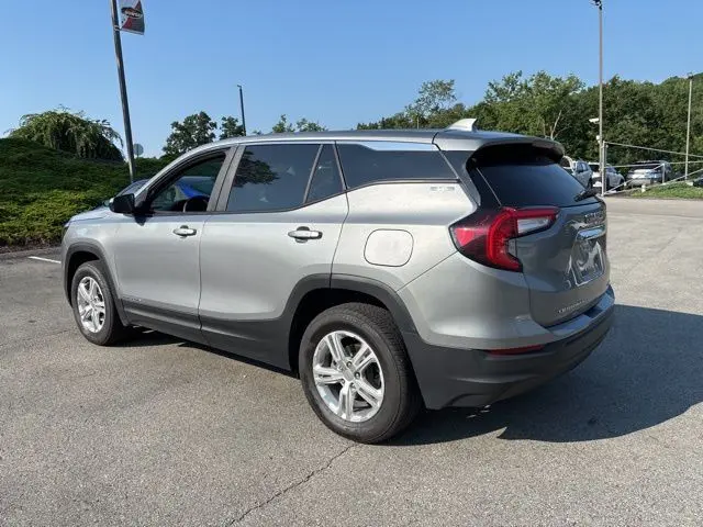 2024 Gmc Terrain SLE photo 3