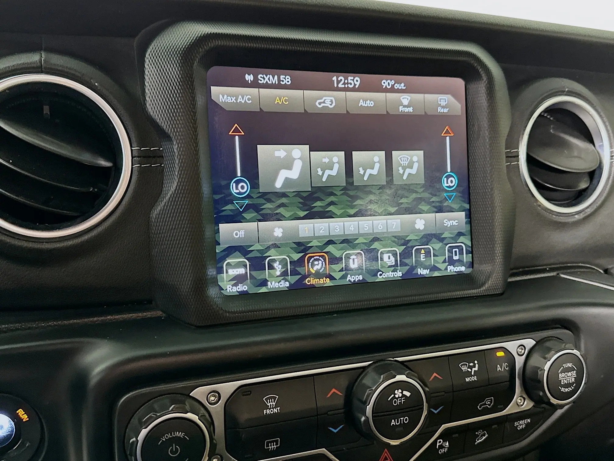 2019 Jeep Wrangler Unlimited Sahara photo 27