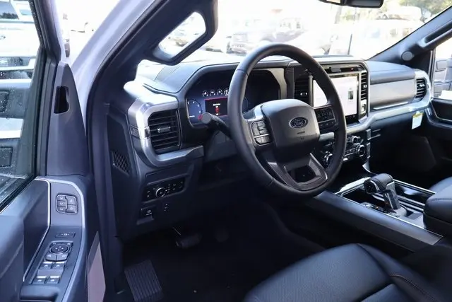 2025 Ford F-150 Lariat photo 4