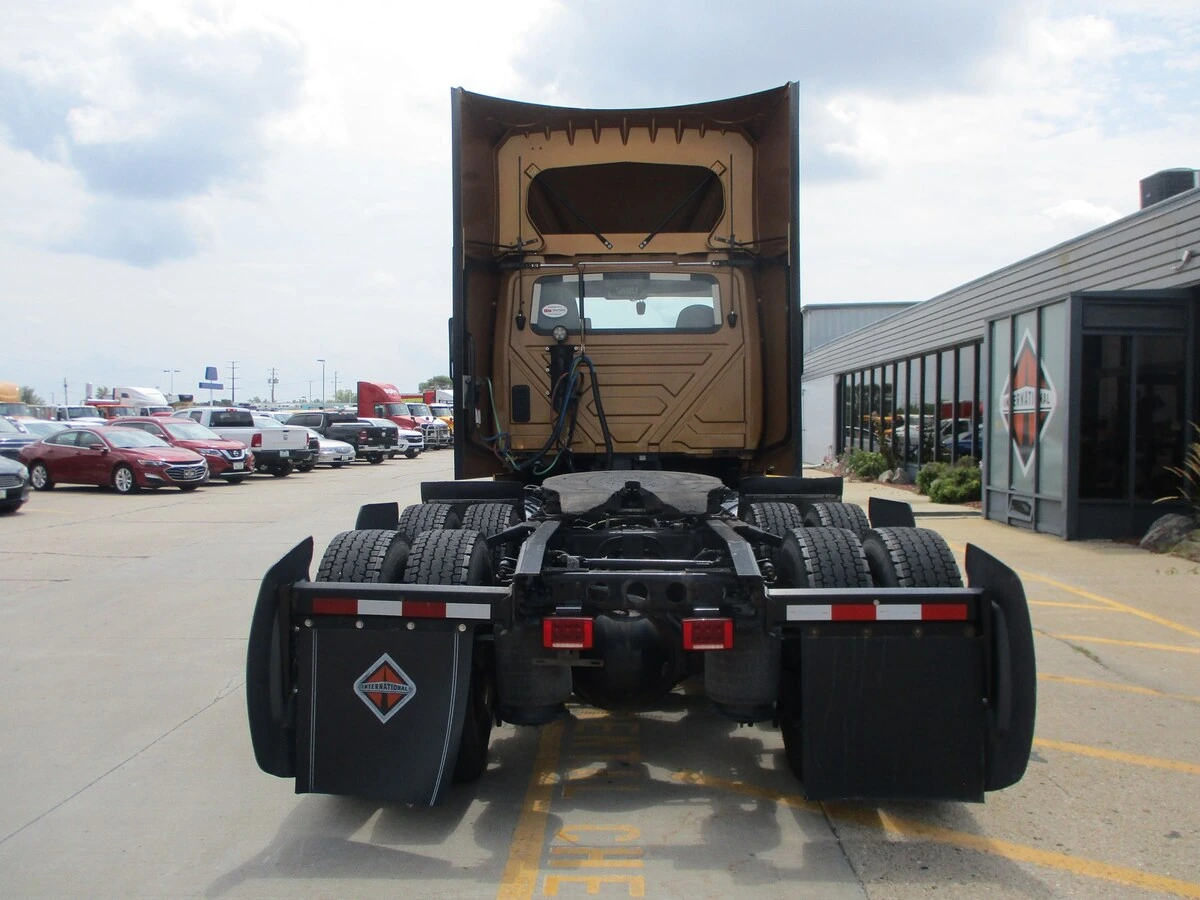 2022 International LT in Altoona, IA — photo 4