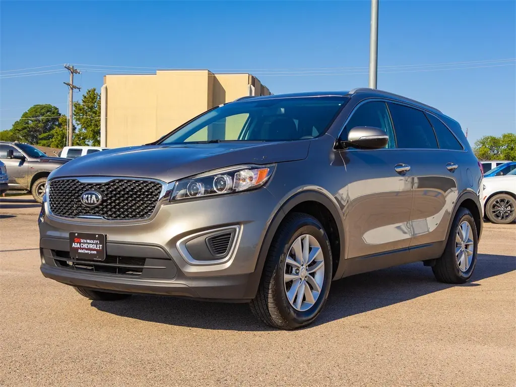 2017 Kia Sorento LX photo 2