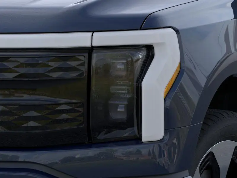 2025 Ford F-150 Lightning Platinum photo 17