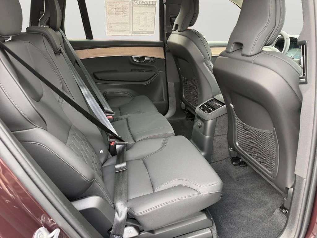2025 Volvo - image 9