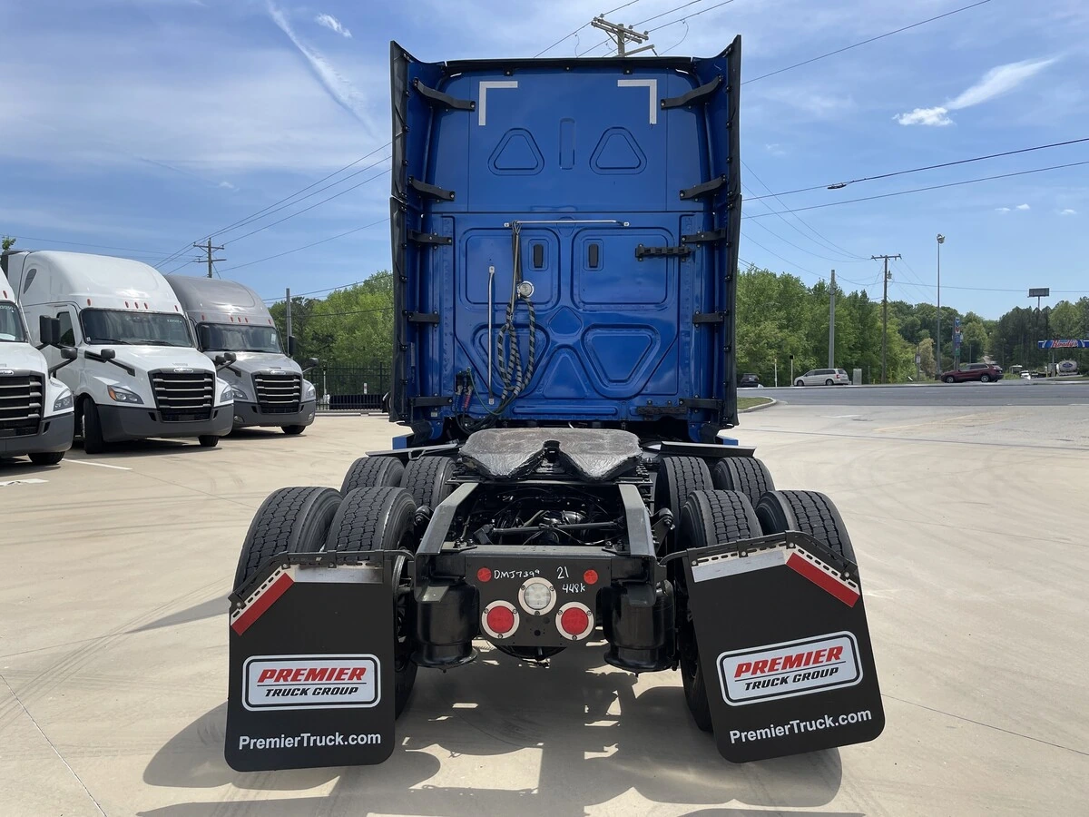 2021 Freightliner Cascadia - image 8