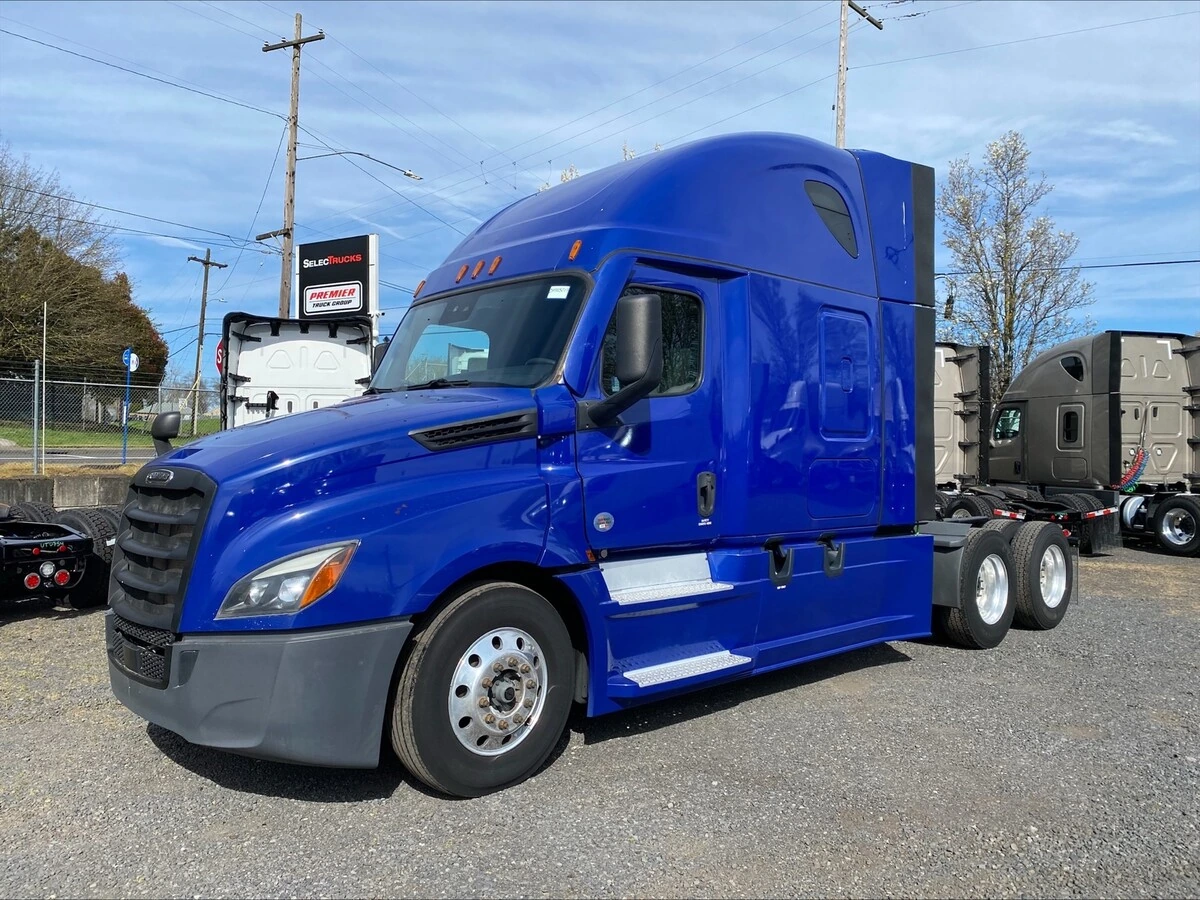 2022 Freightliner Cascadia - image 1