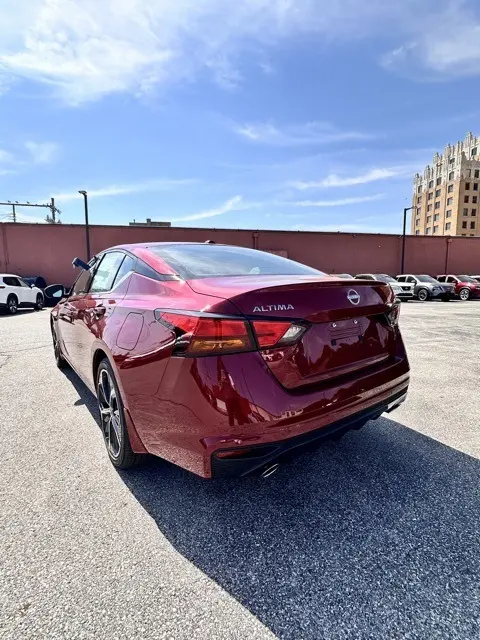 2025 Nissan Altima 2.5 SR photo 7