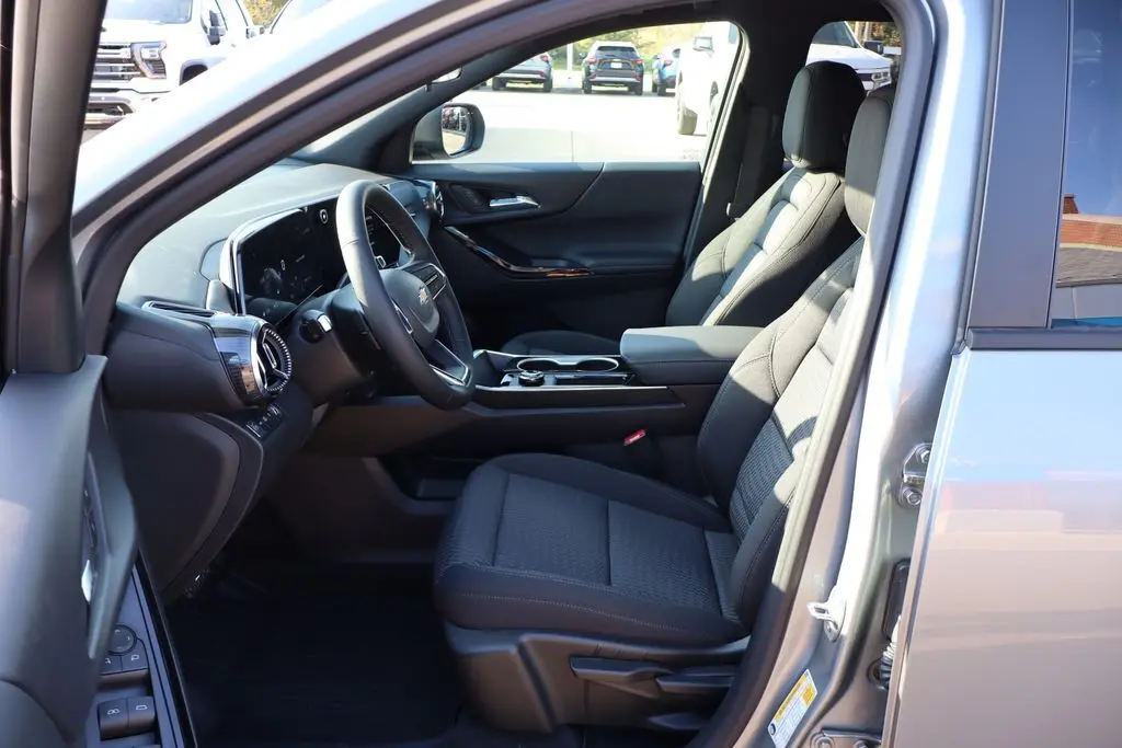 2026 Chevrolet Equinox LT photo 8