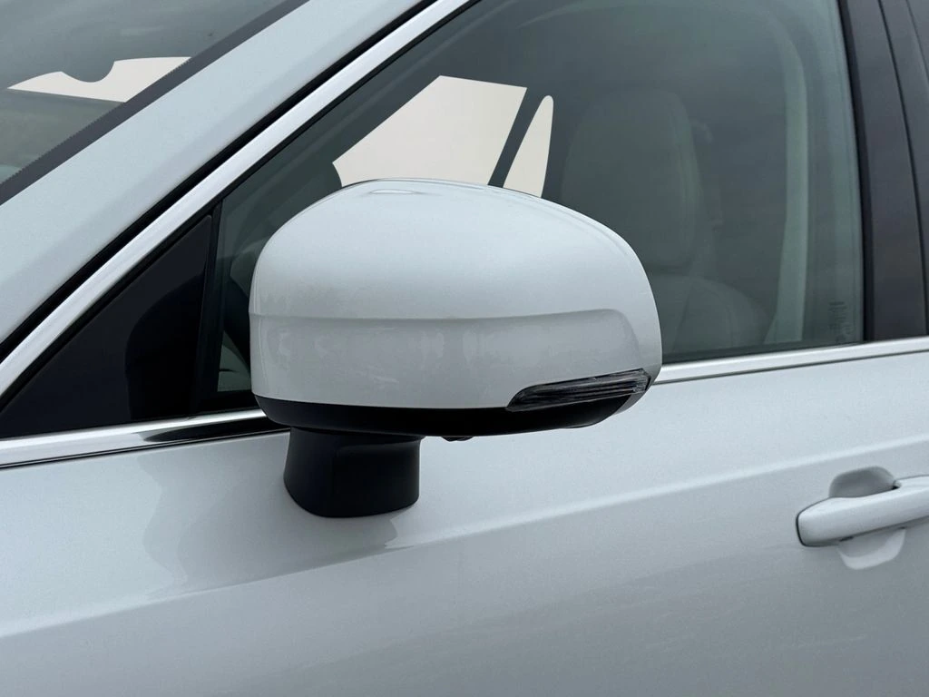 2026 Volvo - image 26