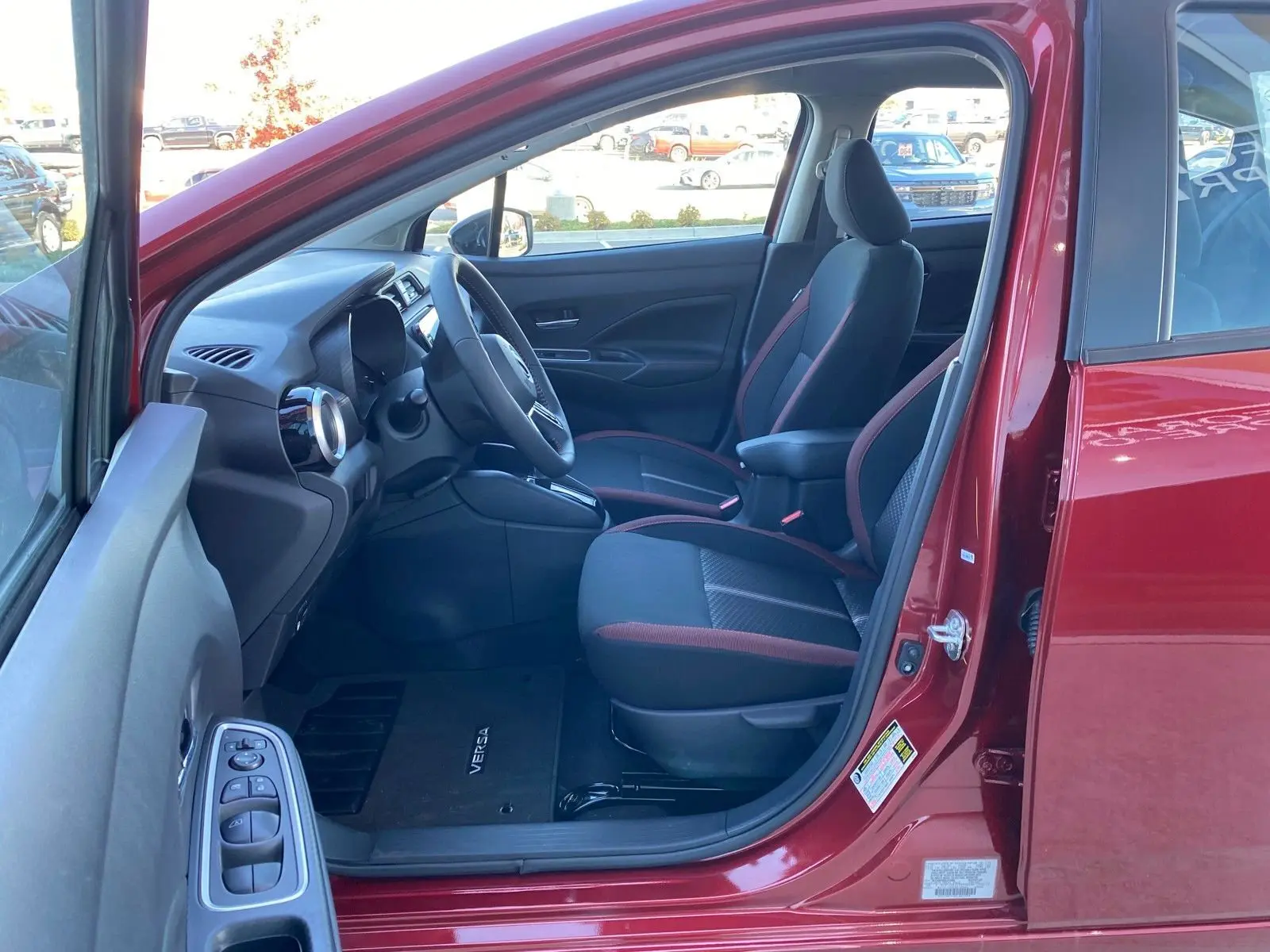 2025 Nissan Versa SR photo 17