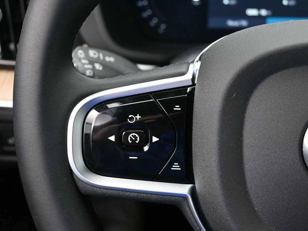 2026 Volvo - image 11