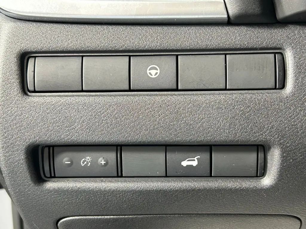 2022 Nissan Rogue SV photo 25