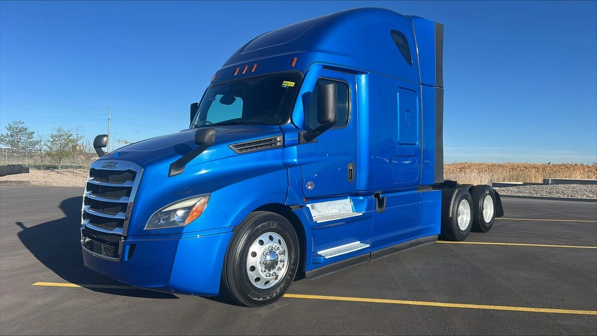 2022 Freightliner Cascadia - image 1