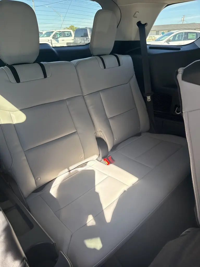 2025 Ford Explorer photo 29