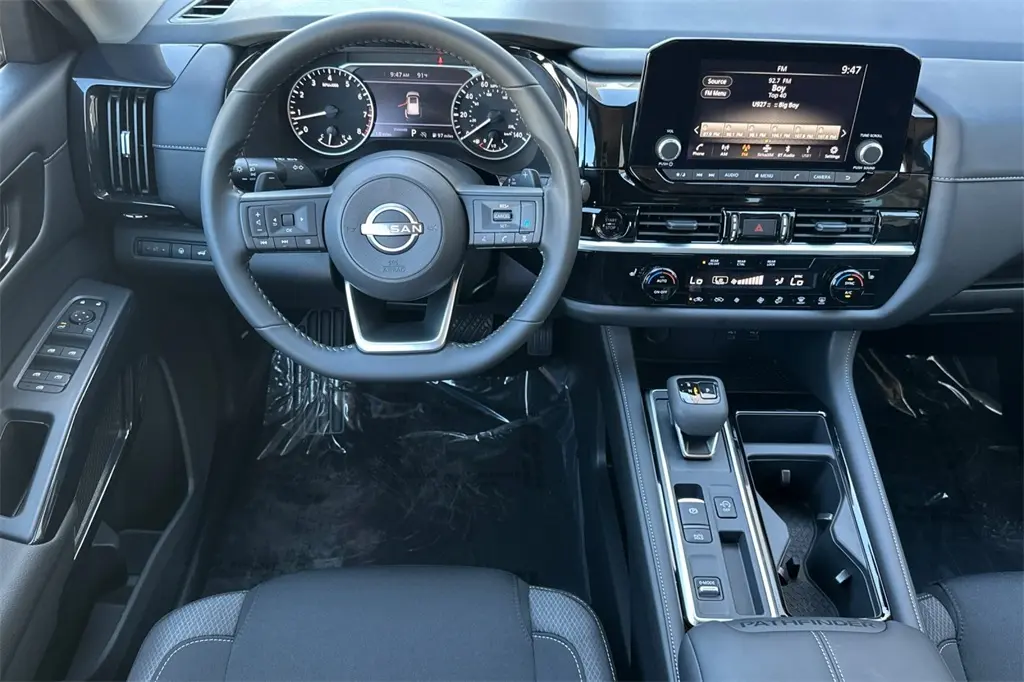 2025 Nissan Pathfinder SV photo 12