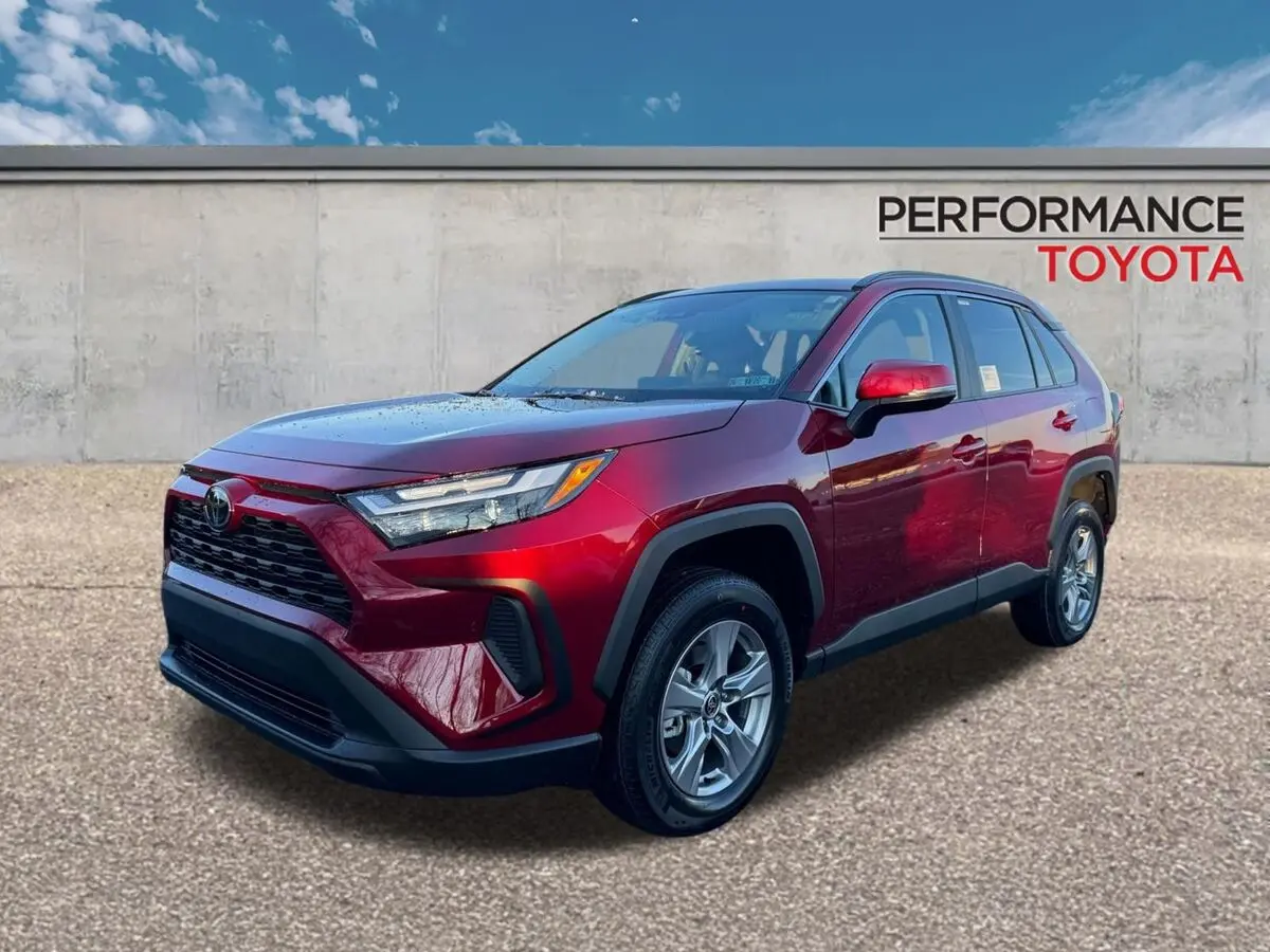 2025 Toyota RAV4 XLE's photo