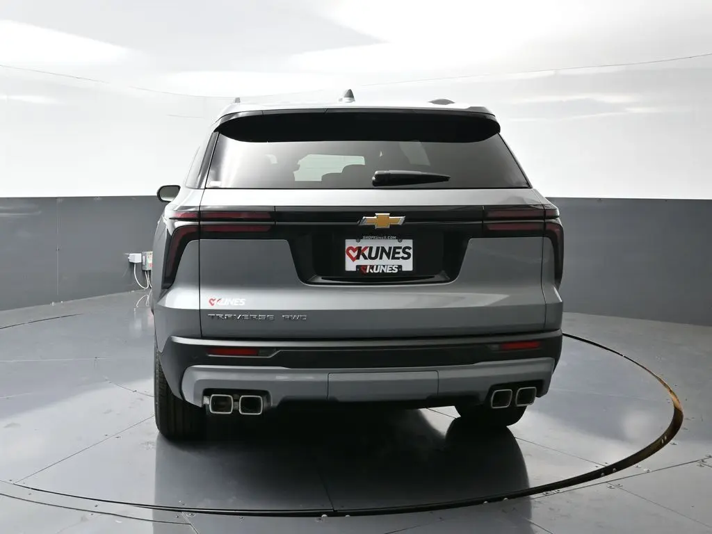 2026 Chevrolet Traverse 2LT photo 8