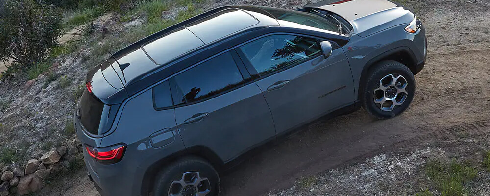 2022 Jeep Compass Driving