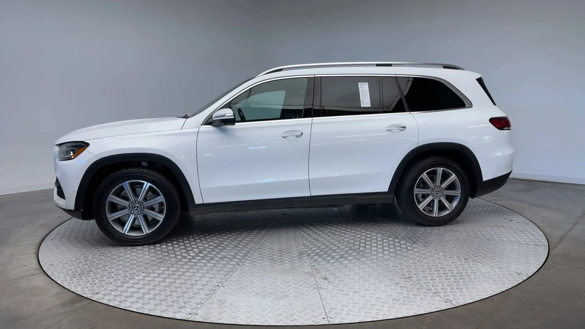 2023 Mercedes Benz GLS 450 4MATIC photo 4