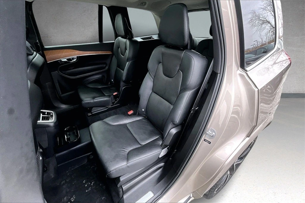 2023 Volvo - image 22