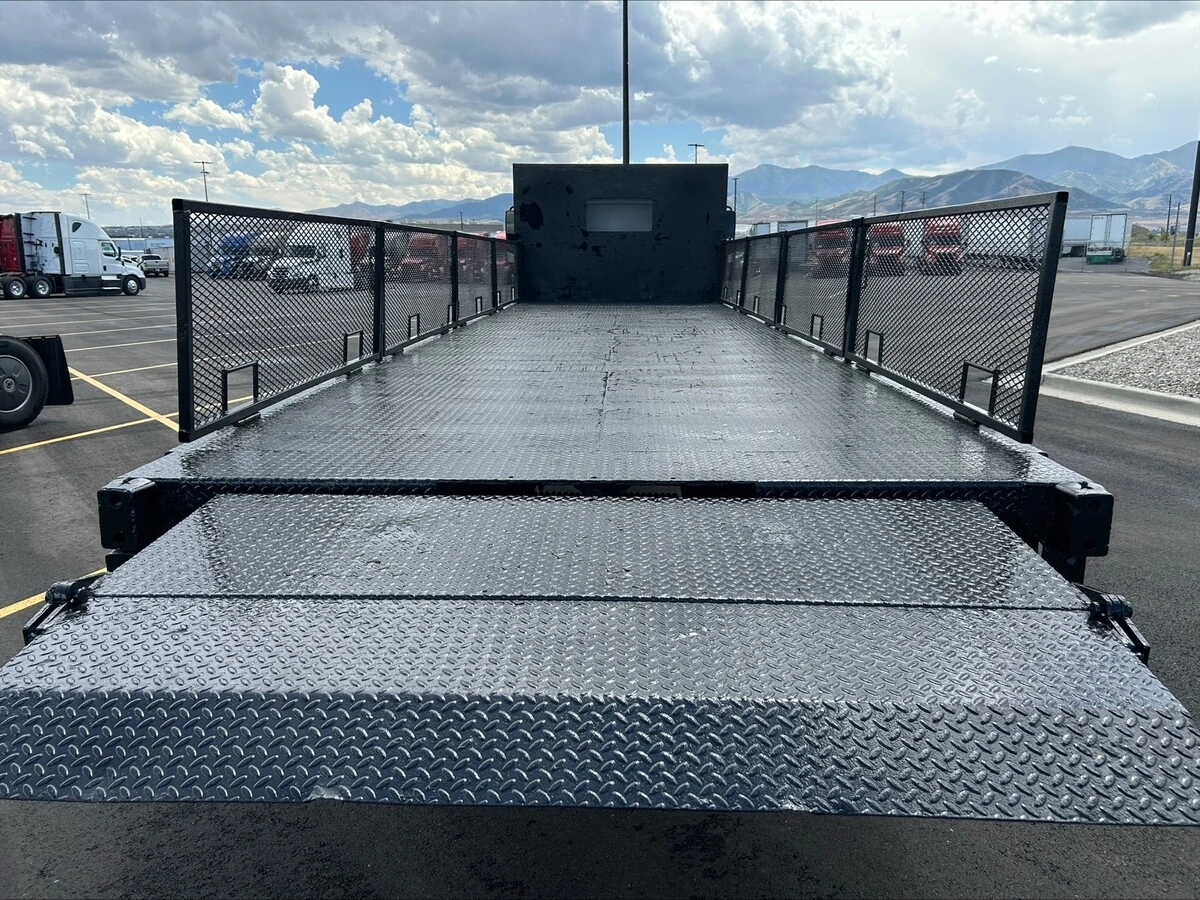 2018 Freightliner M2 106 — photo 5