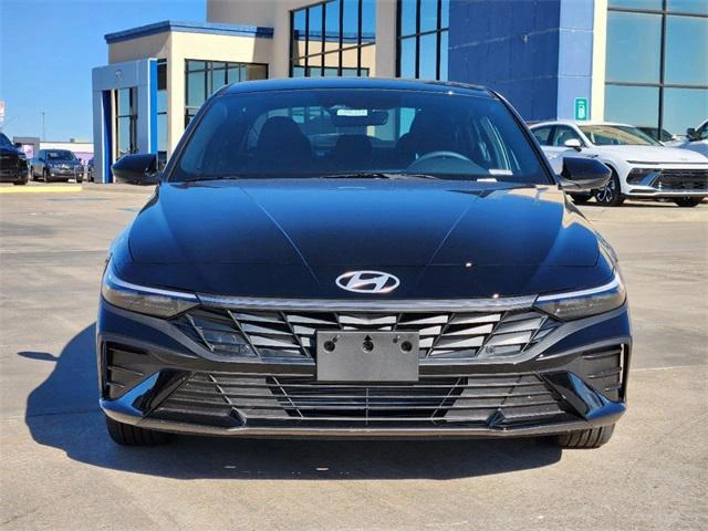2025 Hyundai Elantra SEL's photo