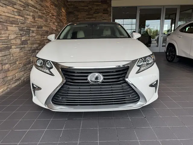 2016 Lexus ES 350 photo 2