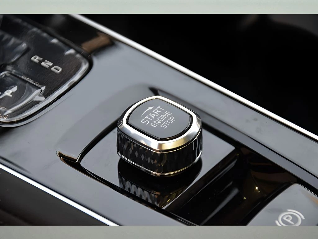 2026 Volvo - image 37