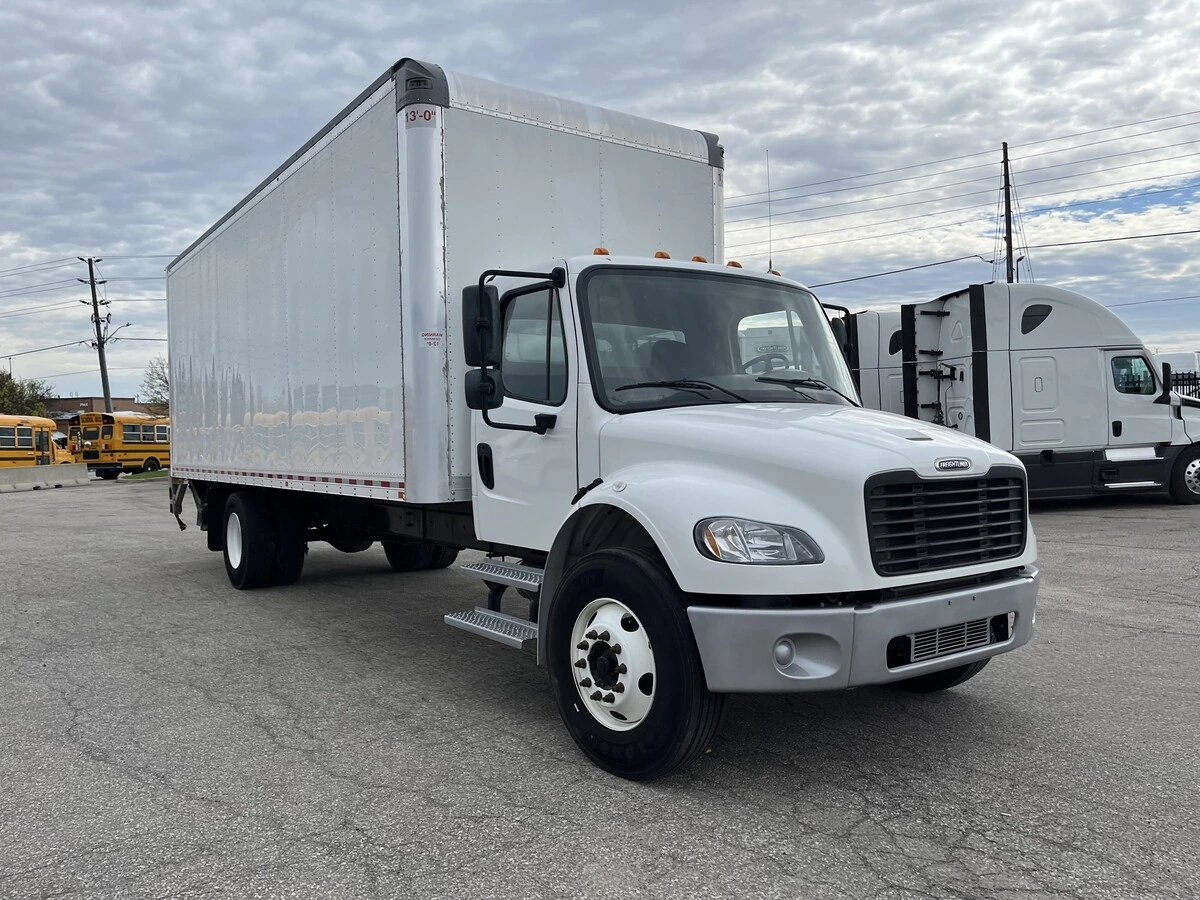 2022 Freightliner M2 106 — photo 3