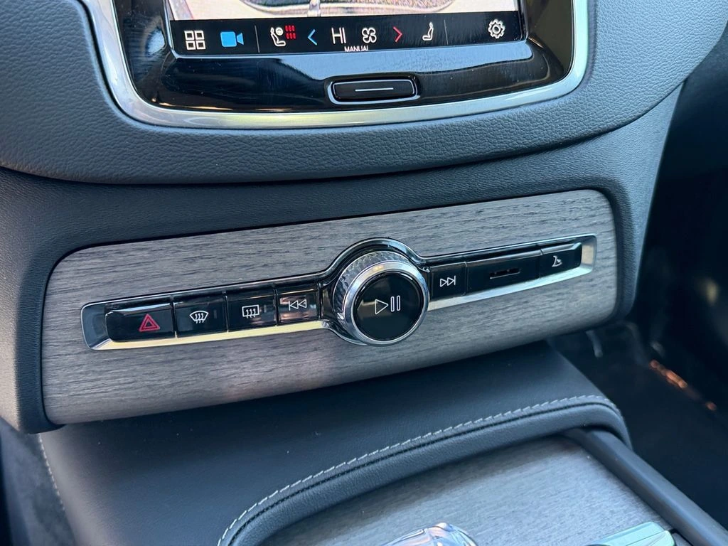 2023 Volvo - image 22
