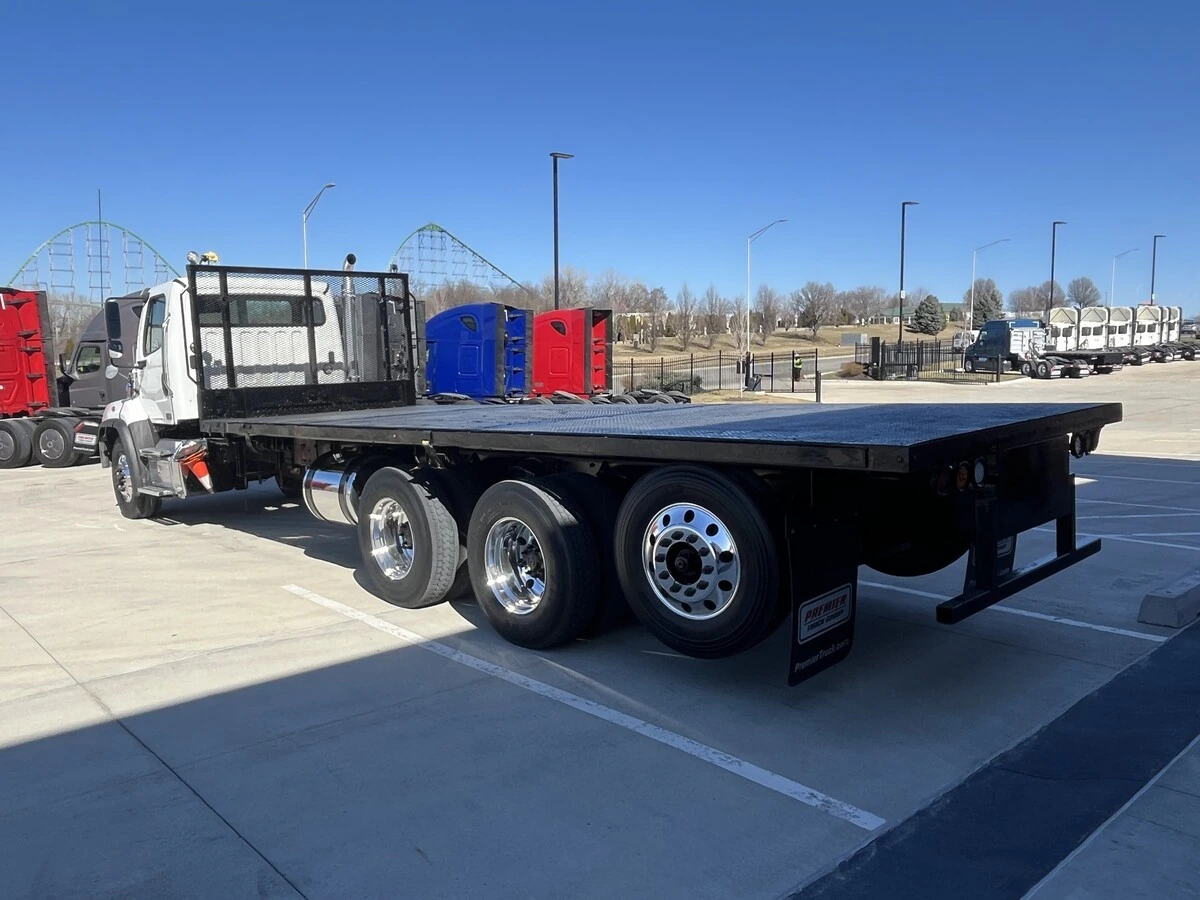 2018 Freightliner 114SD - image 3