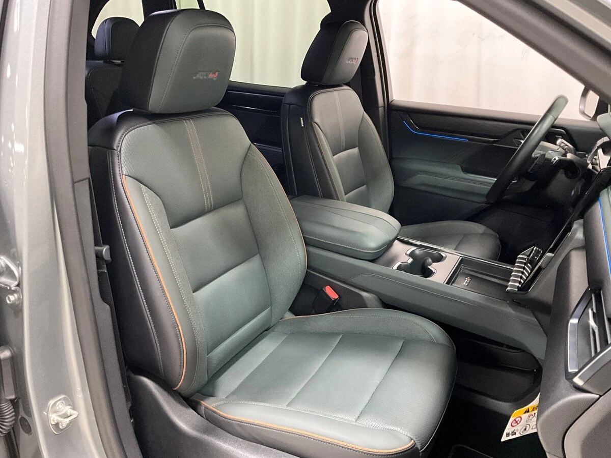 2024 GMC Acadia AT4 - Photo 10