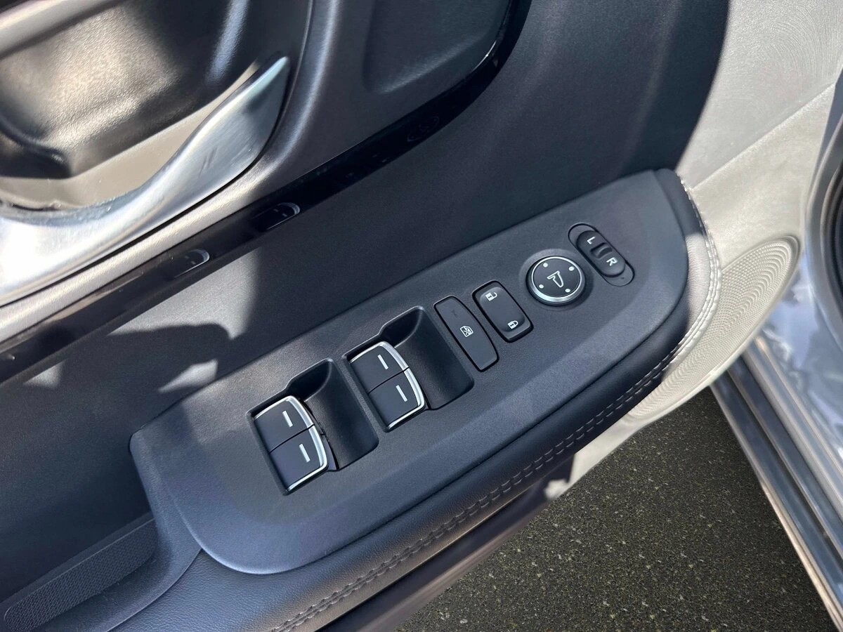 2025 Acura ADX Base - Photo 17