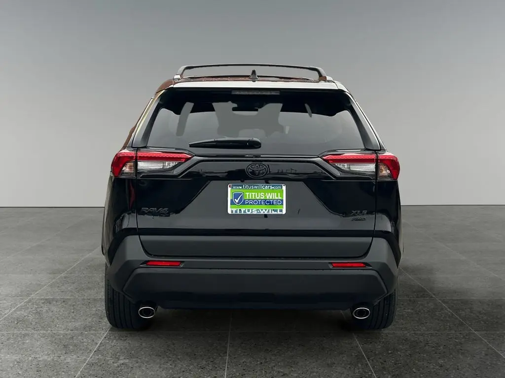2025 Toyota RAV4 XLE photo 3