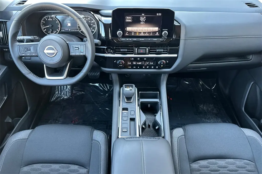 2025 Nissan Pathfinder SV photo 12