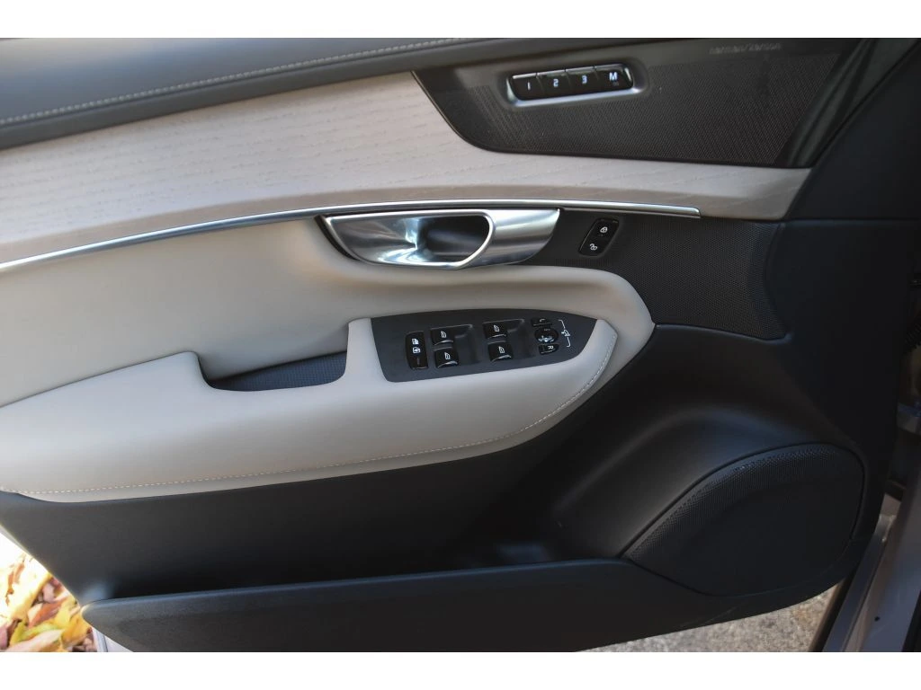 2026 Volvo - image 29