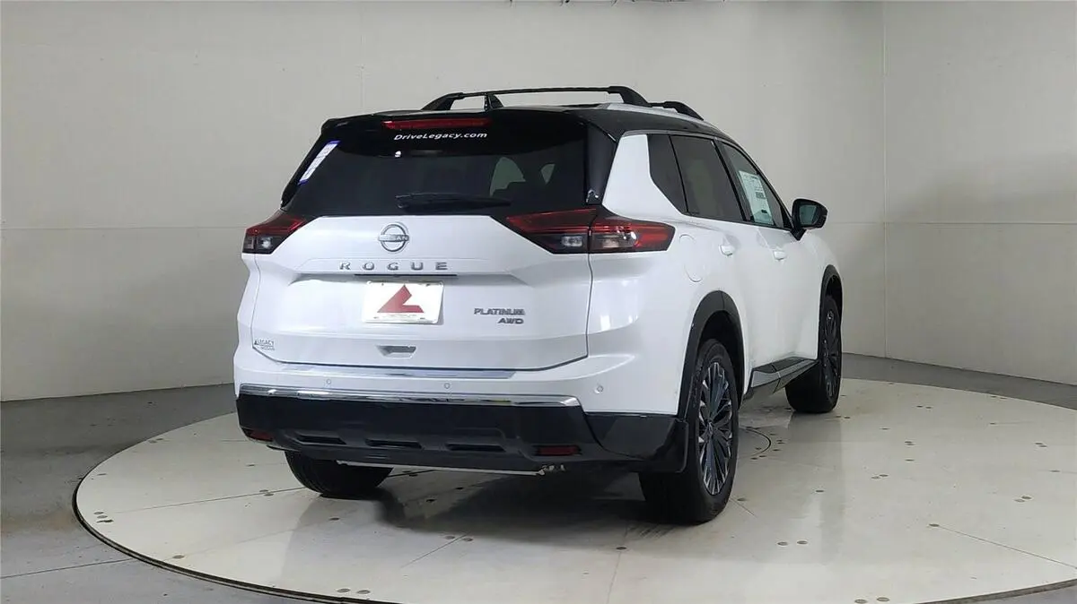 2026 Nissan Rogue Platinum photo 3