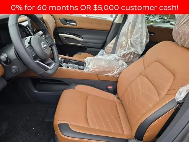 2025 Nissan Pathfinder Platinum photo 4