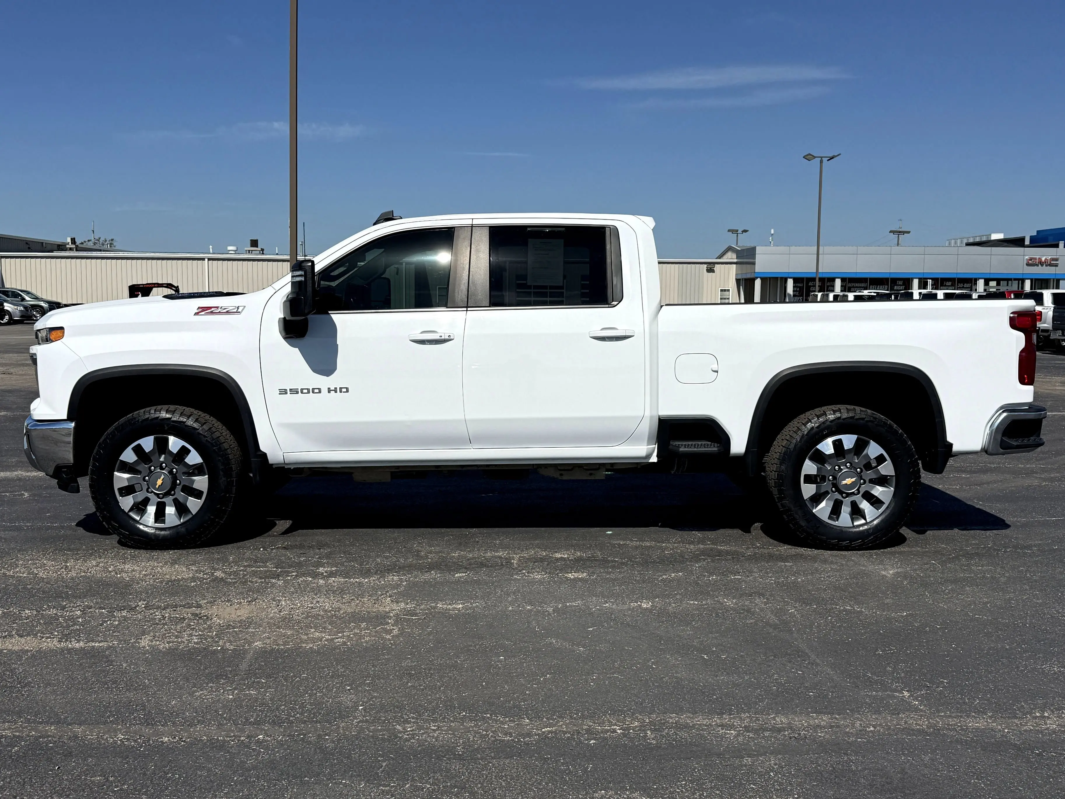 2024 Chevrolet Silverado 3500HD LT photo 8