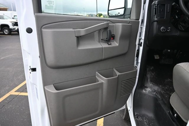 2026 Chevrolet Express Cargo Work Van - Photo 15