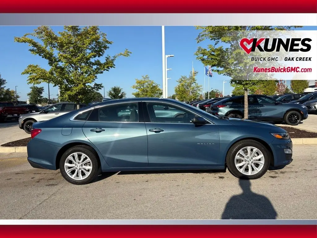 2024 Chevrolet Malibu 1LT photo 2