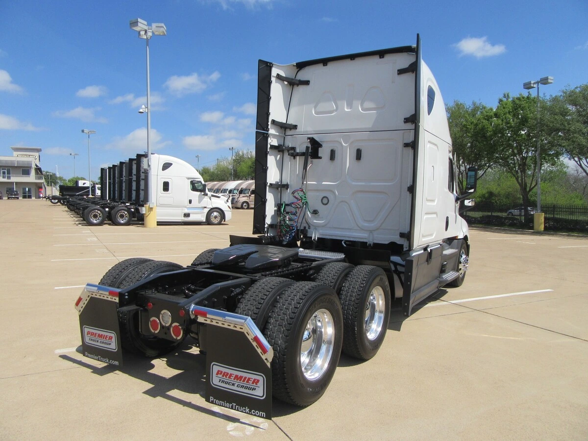2024 Freightliner Cascadia - image 4