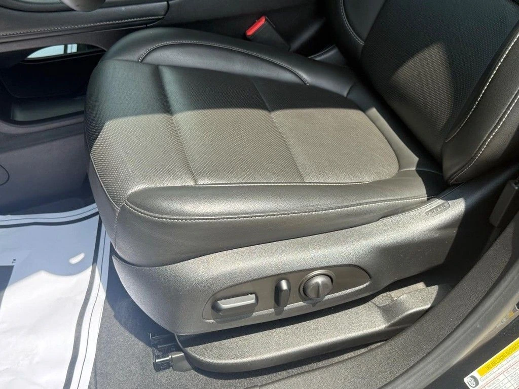 2023 GMC Acadia SLT - Photo 29